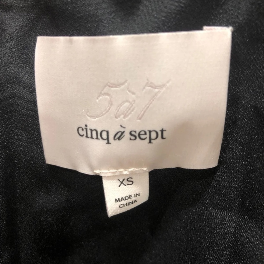 SOLD! Cinq a sept Kimberly Top Sz XS - Picture 6 of 9